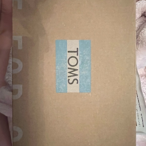 Toms - Picture 6 of 7